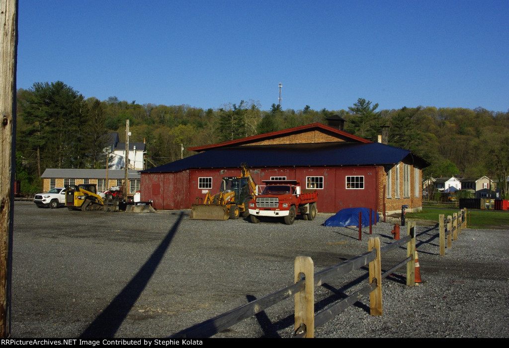 EBT ROUNDHOUSE